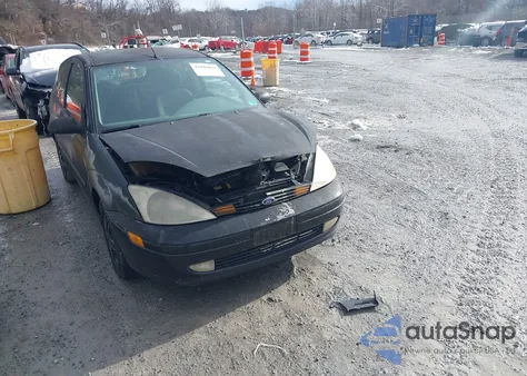2000 Ford Focus Zx3 z USA, uszkodzony, nr VIN 3FAFP313XYR180119